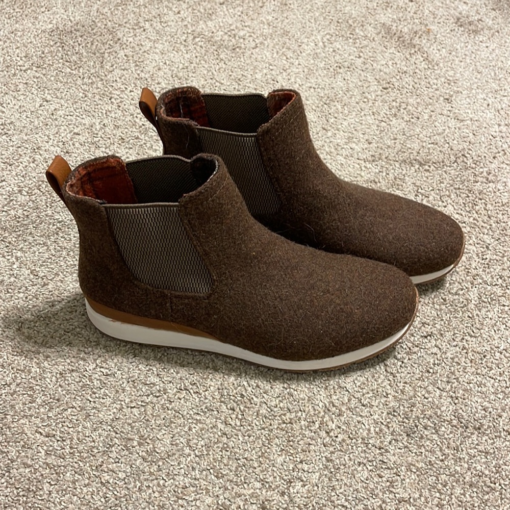 B.O.C. Boots NWOT Size 9